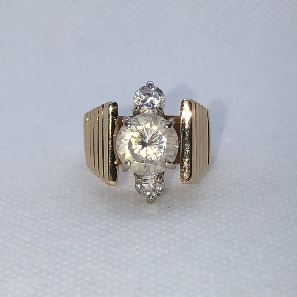 SOLD💛 18k Yellow Gold Vintage Custom 80s Ring - Picture 3 of 9